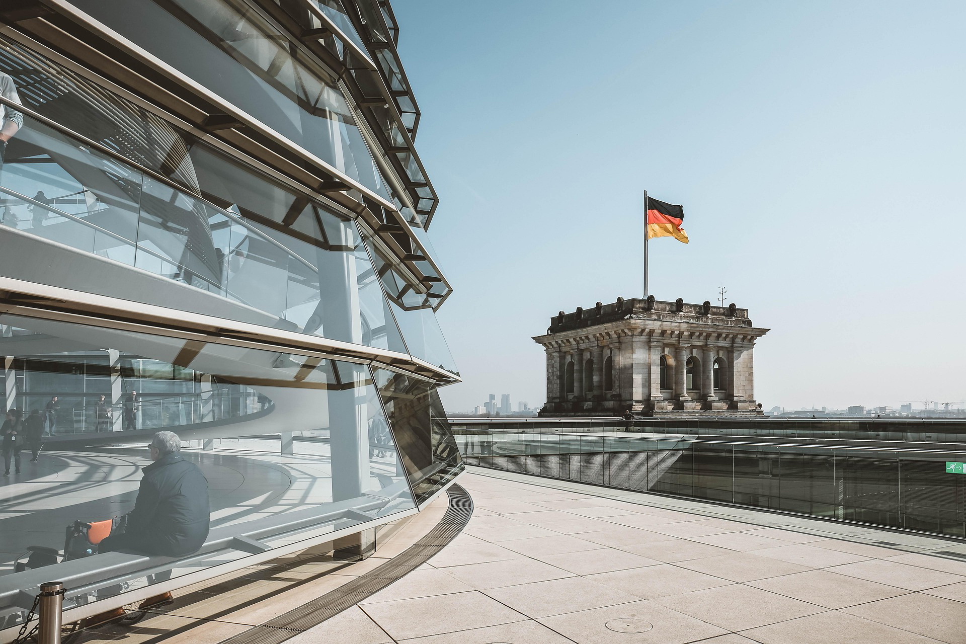 Photo by noelsch: https://pixabay.com/photos/architecture-germany-building-flag-4468573/